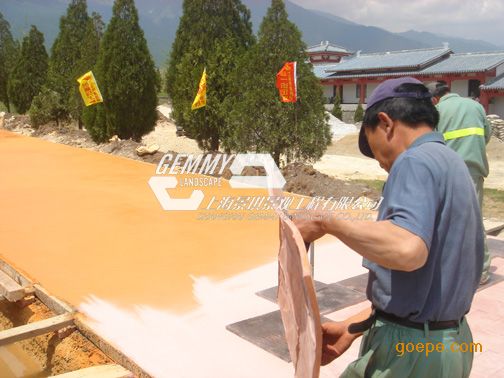 近年来,装饰混凝土在发达国家发展十分迅速,其城市建设和房屋建筑都广泛采用装饰混凝土及其制品。而在装饰混凝土中,应用得***多的是彩色混凝土道路铺装。如园林、广场、酒店、写字楼、居家、人行道、车道、停车场、车库、建筑外墙、屋面以及各种公用场所或旧房装饰改造工程。 上海真石丽(GEMMY)艺术地坪凭借优质环保的产品、完备的营销体系、规范的管理模式、完善的售后服务竭诚为广大用户提供***优质的产品。公司产品均是引自国外的优质进口原材料,应用全新的生产配方及先进施工技术造就的混凝土彩色装饰面层,产品经过压模