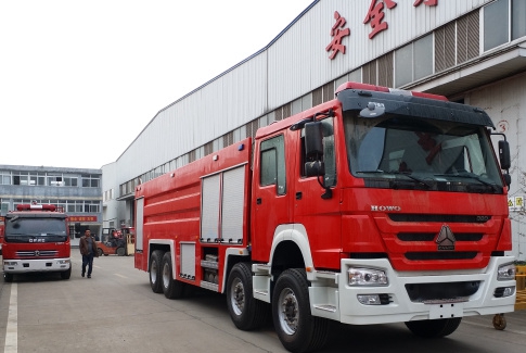 国五重汽豪沃25吨泡沫消防车 豪沃25吨消防车