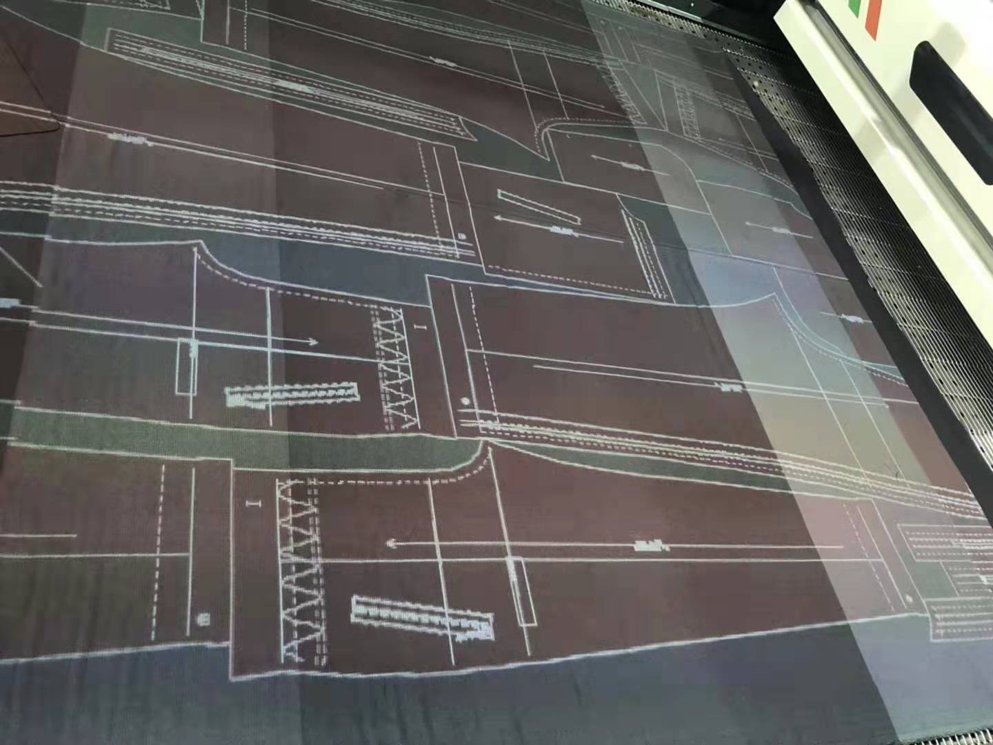 服装裁剪机 服装激光裁剪机 服装布料裁剪机