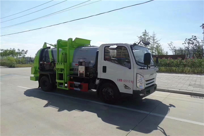 程力威 8方垃圾车 餐厨垃圾运送车 凯马垃圾车