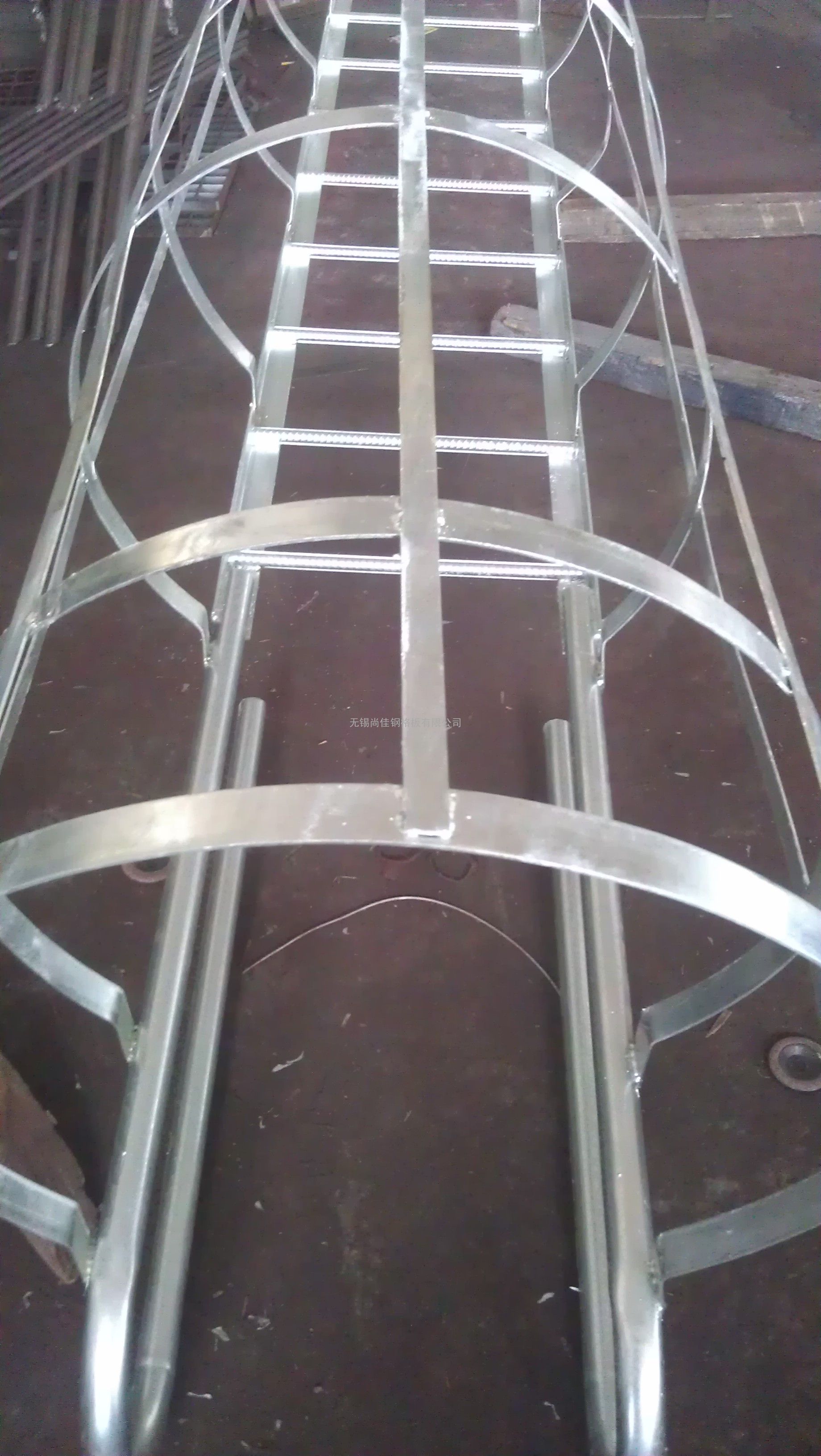 优质 钢直梯 直爬梯 护笼爬梯 钢直梯 小型钢构 定制加工