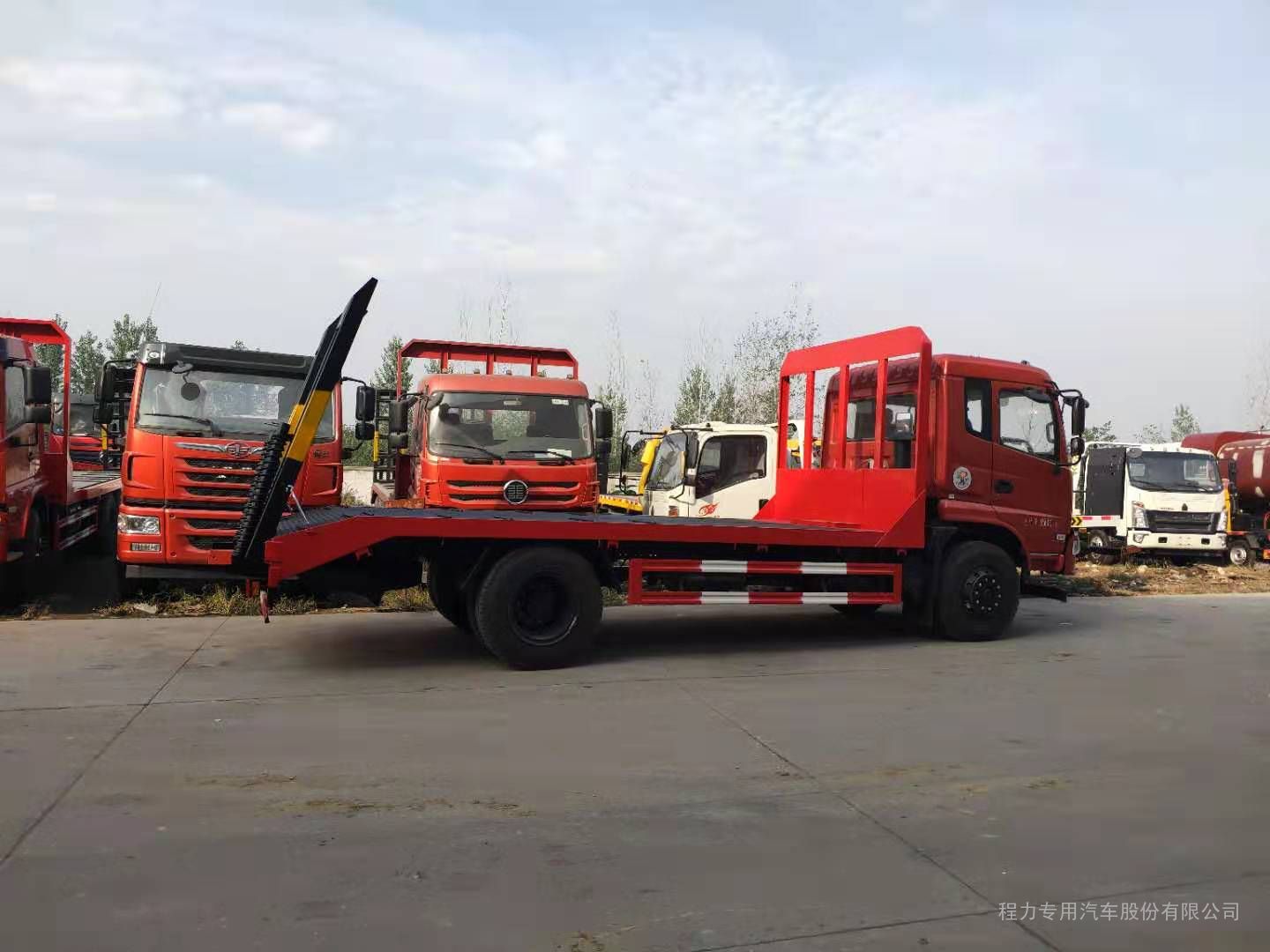 平板車 程力專用汽車股份有限公司 產品展示 平板運輸車 單橋挖機拖車