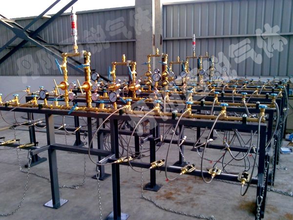 丹阳百锐 气站用带龙门架24甁组充装汇流排 一字型气体充灌排