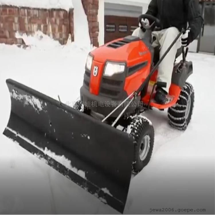 铲冰除雪看我神武STM1100小型除雪车多机头组合除雪