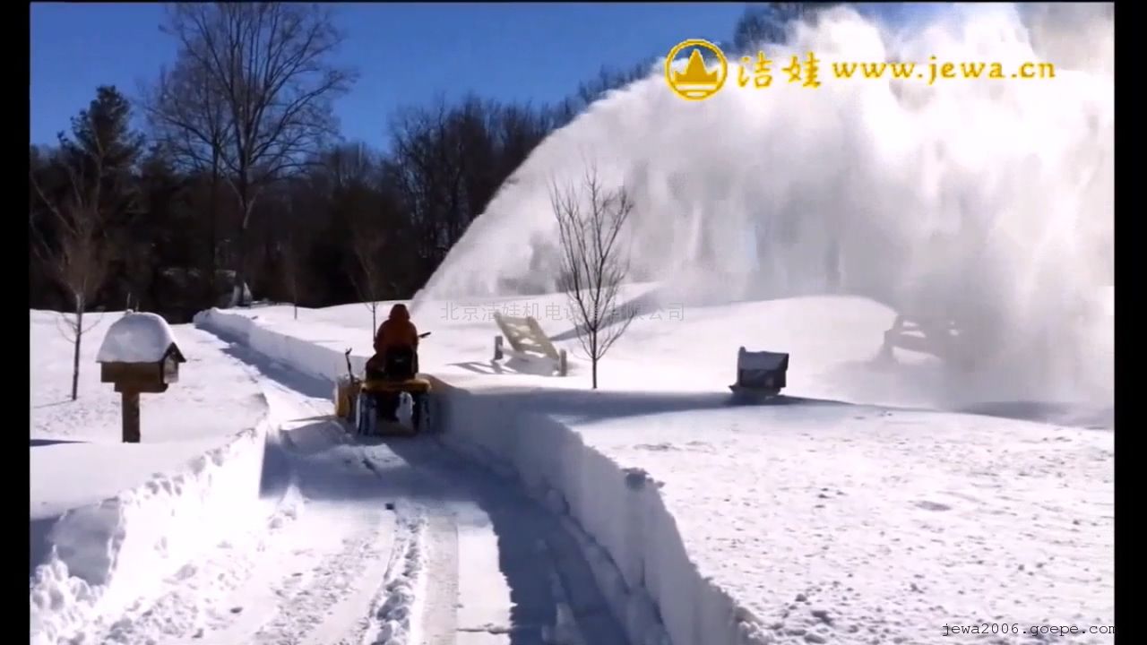 小型多功能扫雪车STM1100校园广场清雪一站式服务现场培训