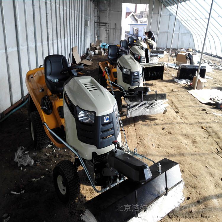 驾校STM1100型全天候小型扫雪车,一年四季尽显功能厂价销售,年终优惠