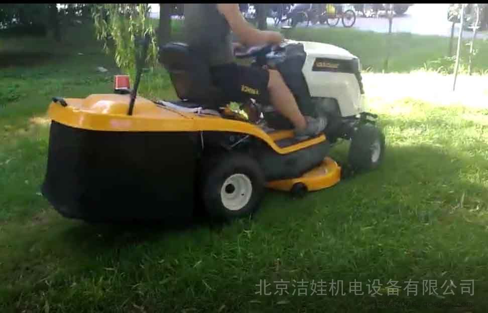 可以剪草的除雪车STM1100,您一年四季都可以用除雪功能多