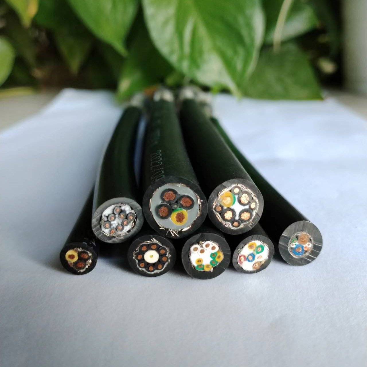 艾普达高柔性拖链电缆trvv