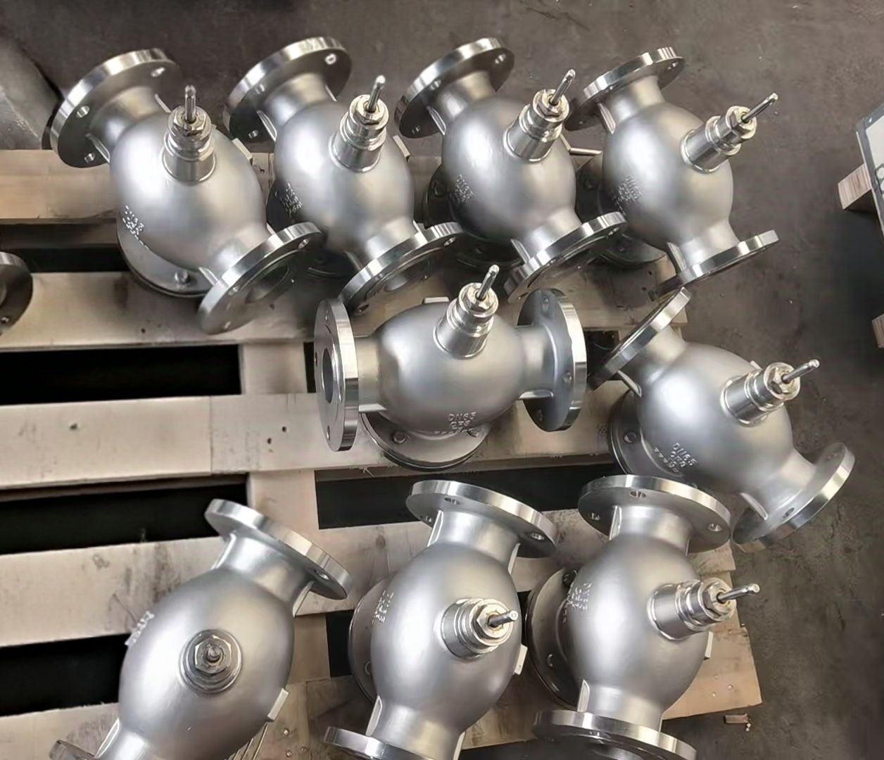 百通VVC45.65不锈钢304两通、三通调节阀 配套西门子执行器SKD