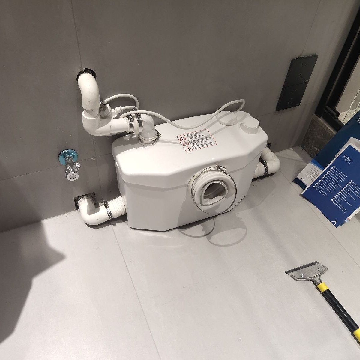 SFA办公楼加装厕所间专用污水提升器泵设备SANIPRO